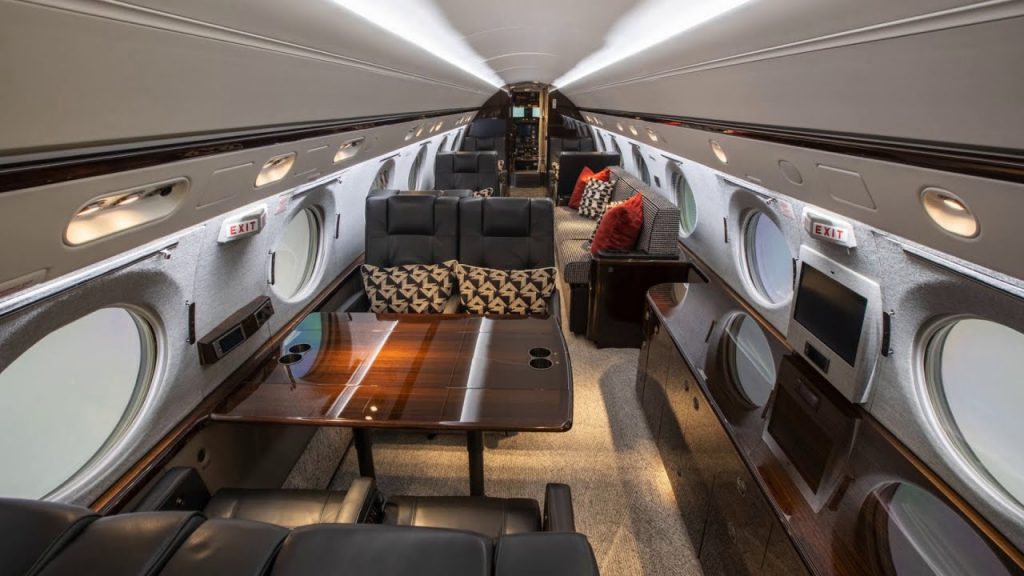 Interior confortable y espacioso del Gulfstream GIV,