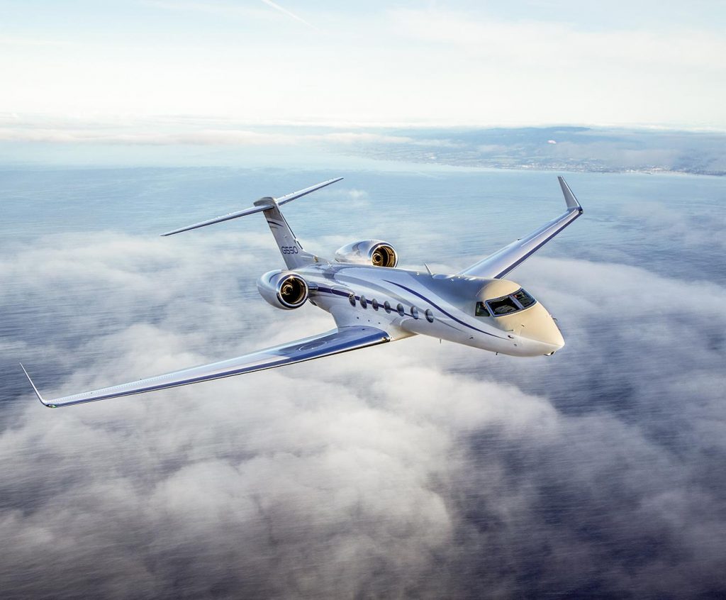Alcance la cima del mundo con el Gulfstream G550, un jet privado de alto rendimiento que rompe barreras.